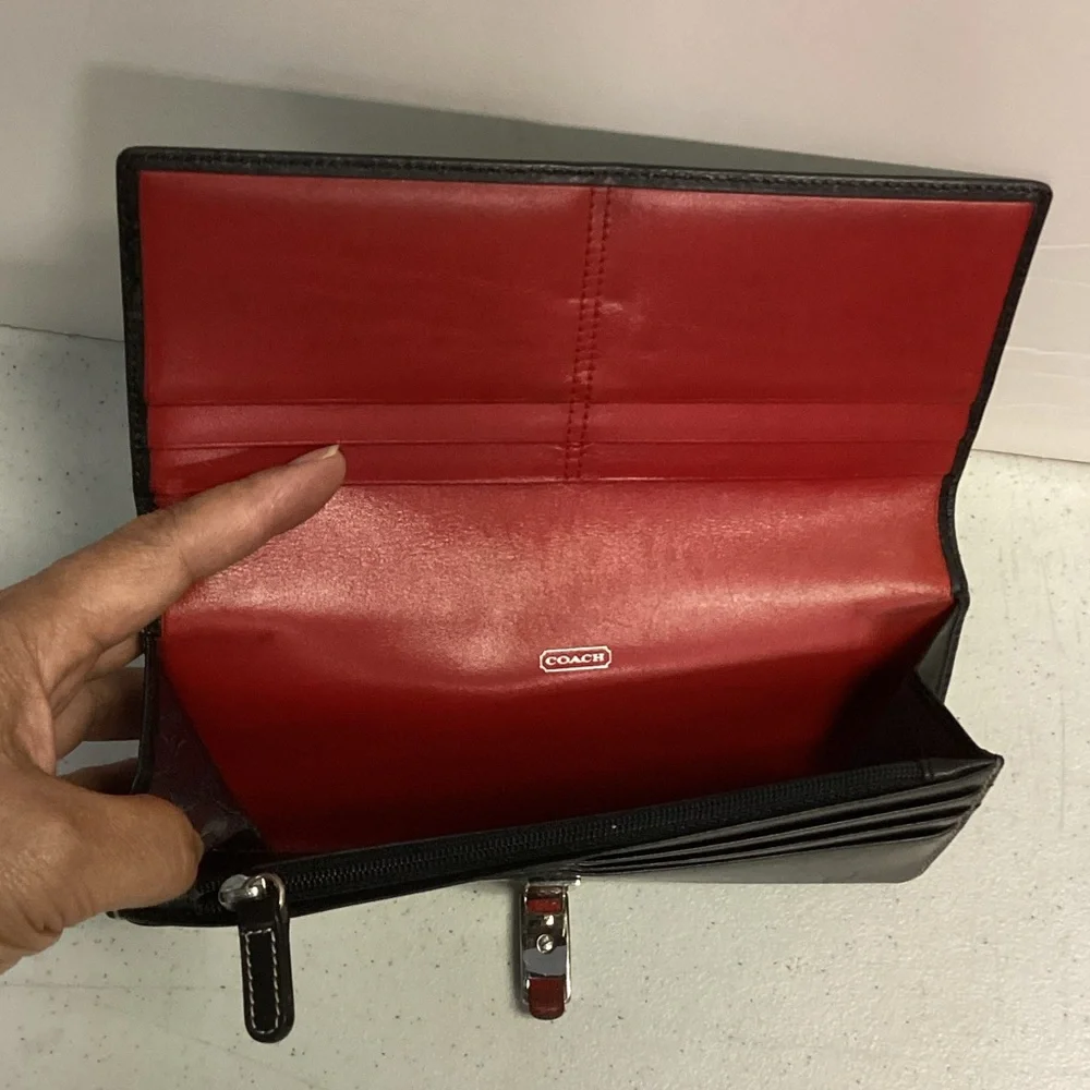 Coach Vintage Black Leather Wallet with Silver Clasp - Picture 12 of 16